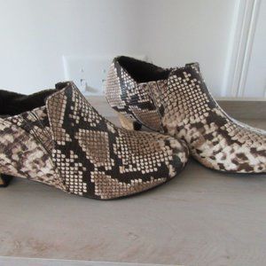 Angel Steps Ankle High Faux Snakeskin Boots. Ladies, Size 7.5.